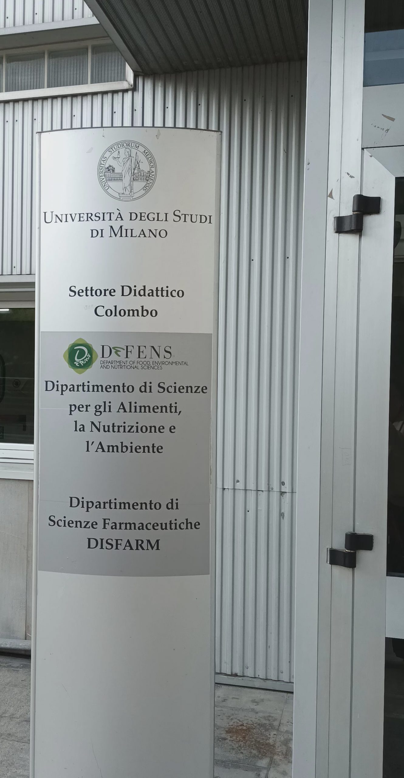 Visite des laboratoires de la faculté des sciences agricoles et alimentaires de l’Université de Milan des apprenti-es de l’IUT de Cergy