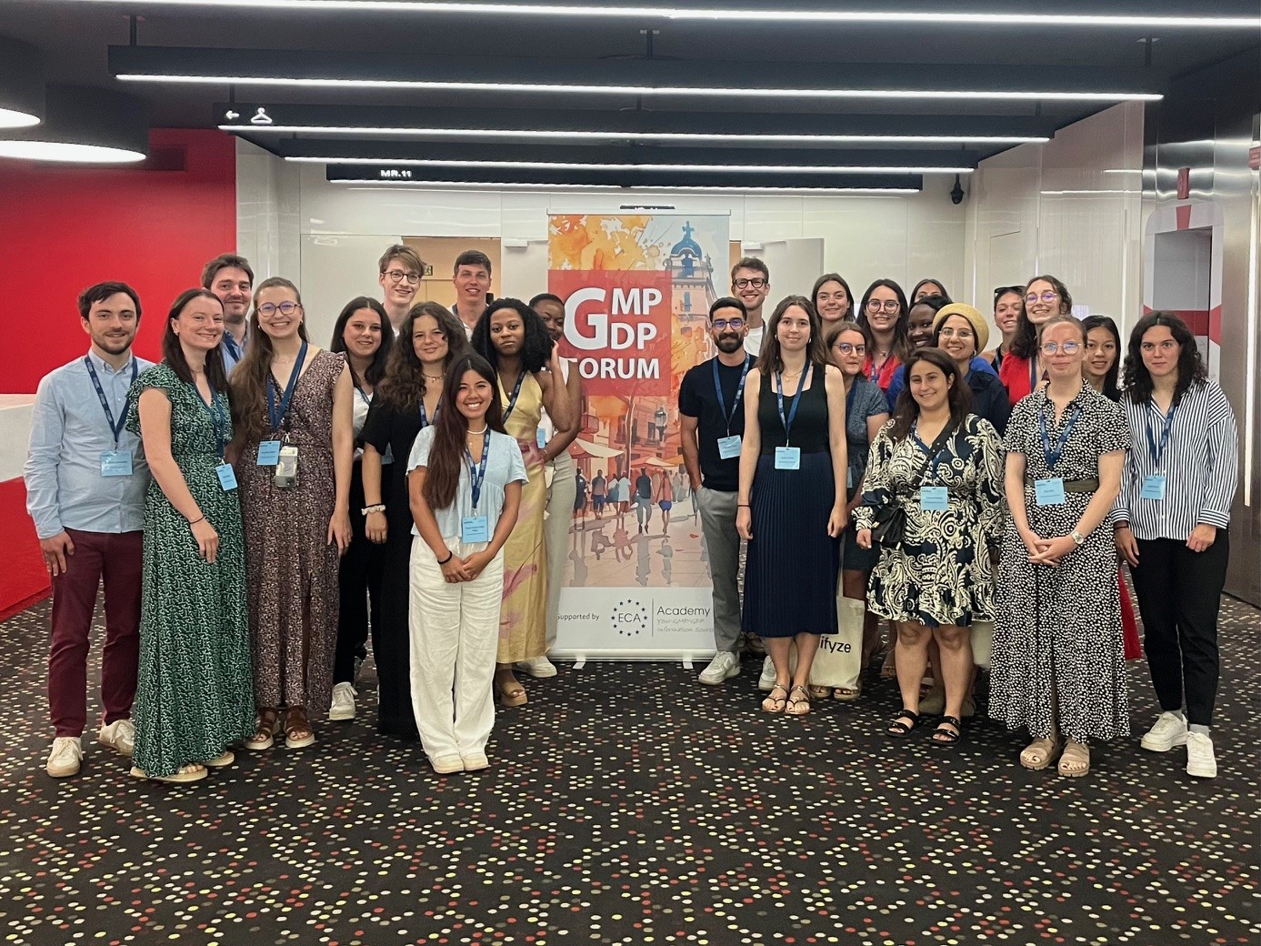 26 étudiants du M2 MQ, ravis et fiers de participer au forum GMP à Barcelone en juin 2025